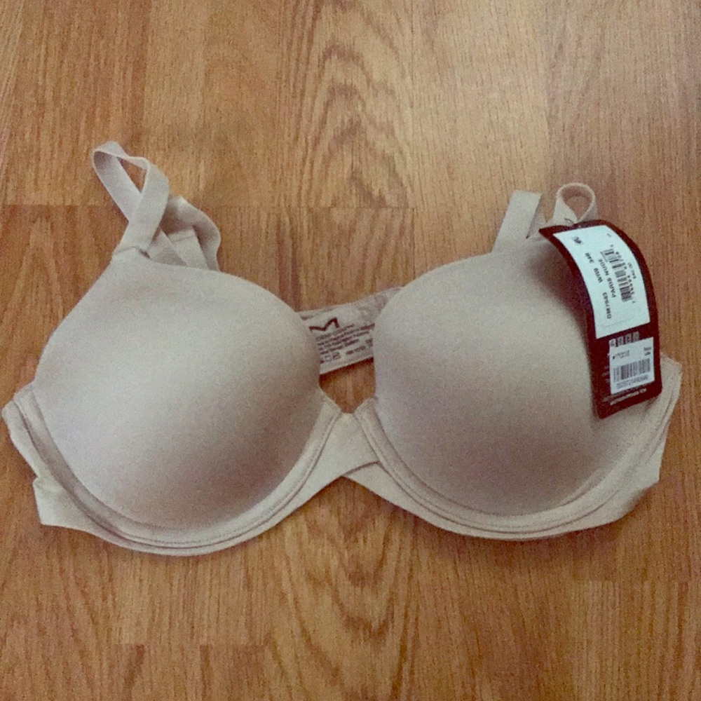 Classic Nude Maidenform Bra. NWT.